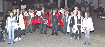 As Cruzes do Compasso juntam-se em Cidai e seguem ao fim da tarde para a Igreja Matriz