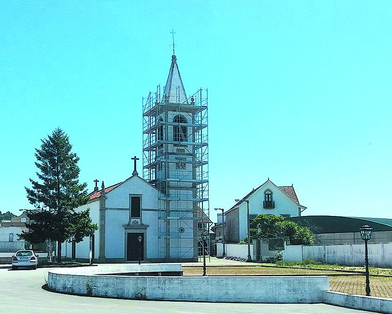 Começaram obras de arranjo da torre da Igreja de S. Romão