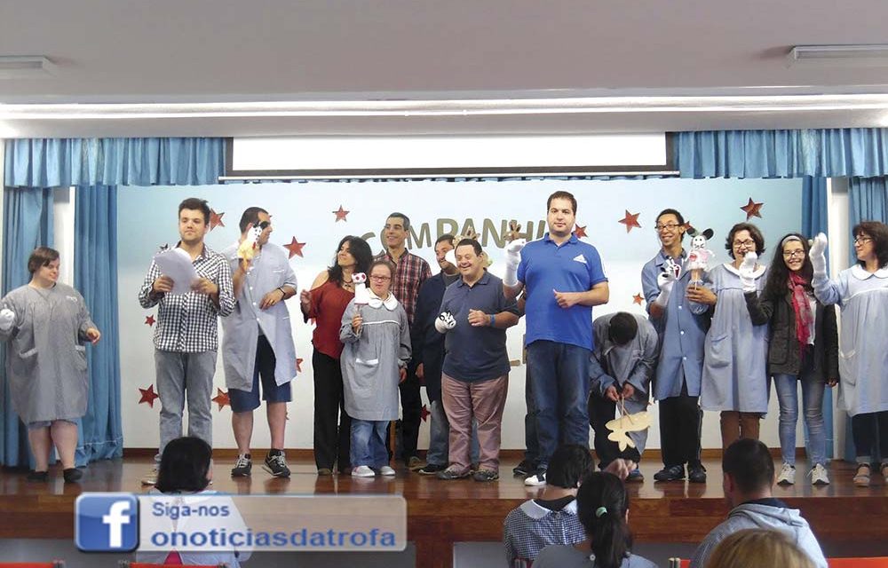 Teatro de fantoches para aprender a comer melhor