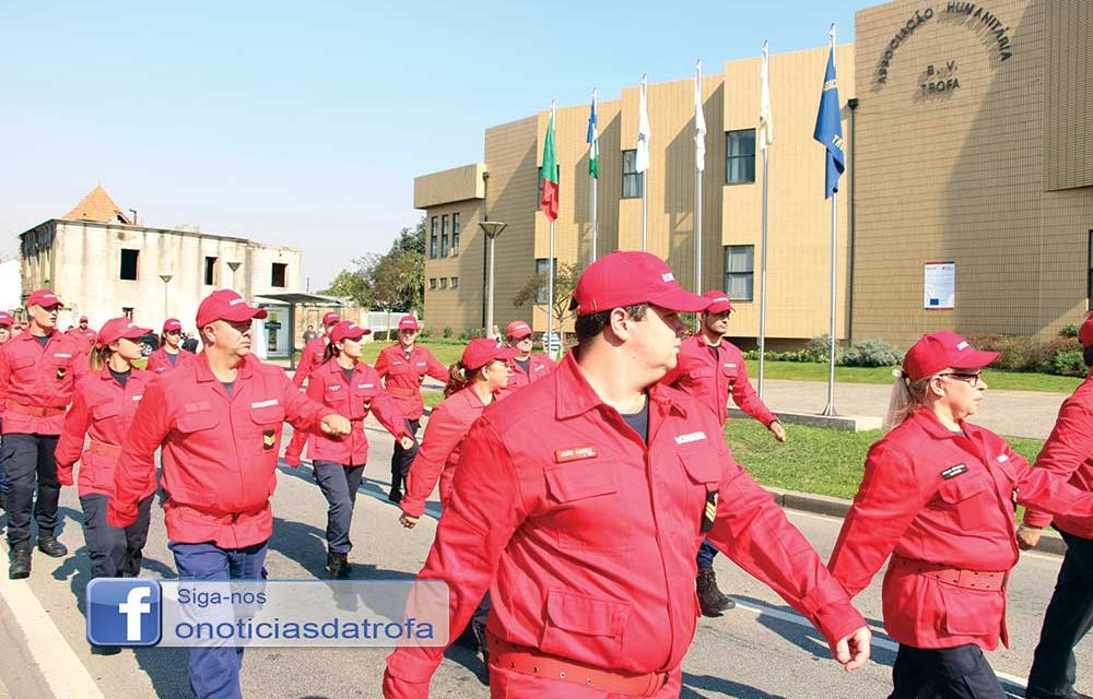Bombeiros recebem equipamentos nos 42 anos da Associação Humanitária
