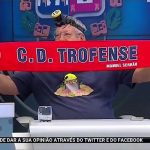 Comentadores da TVI com cachecóis do Trofense