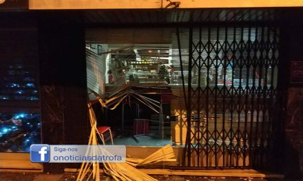 Furtaram máquina de tabaco em café no centro da cidade