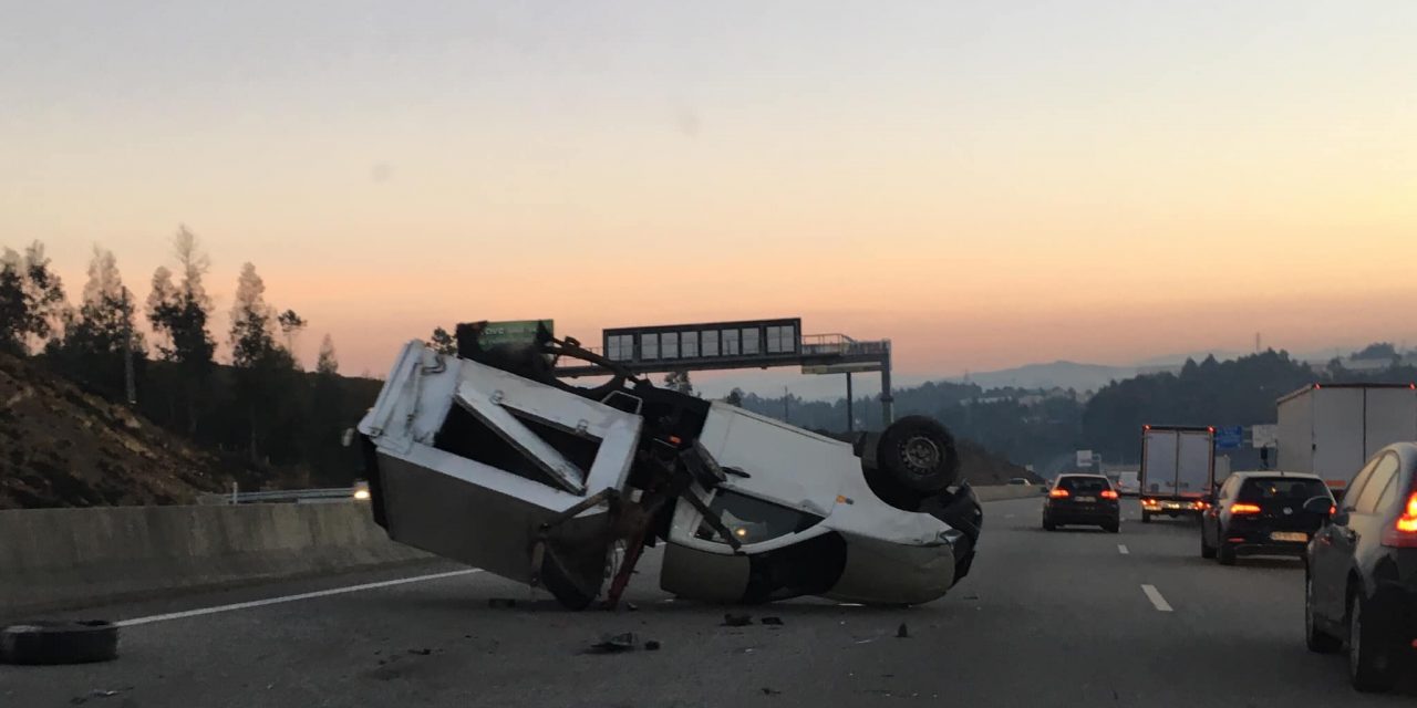 Acidente na A3 antes do nó Trofa/Santo Tirso congestiona trânsito