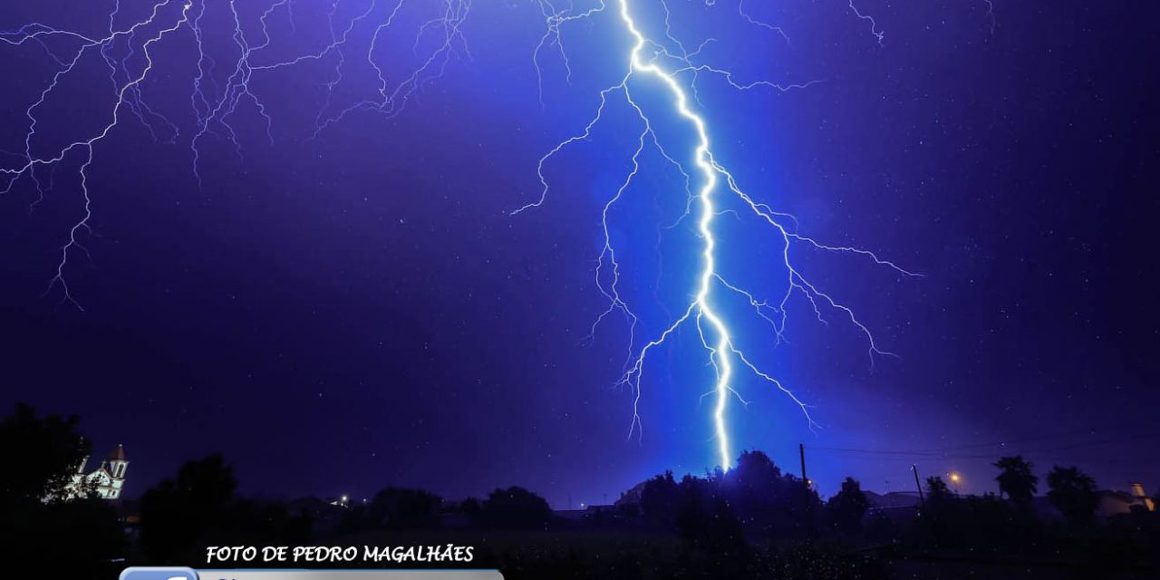 Domingo de agosto teve noite de trovoada