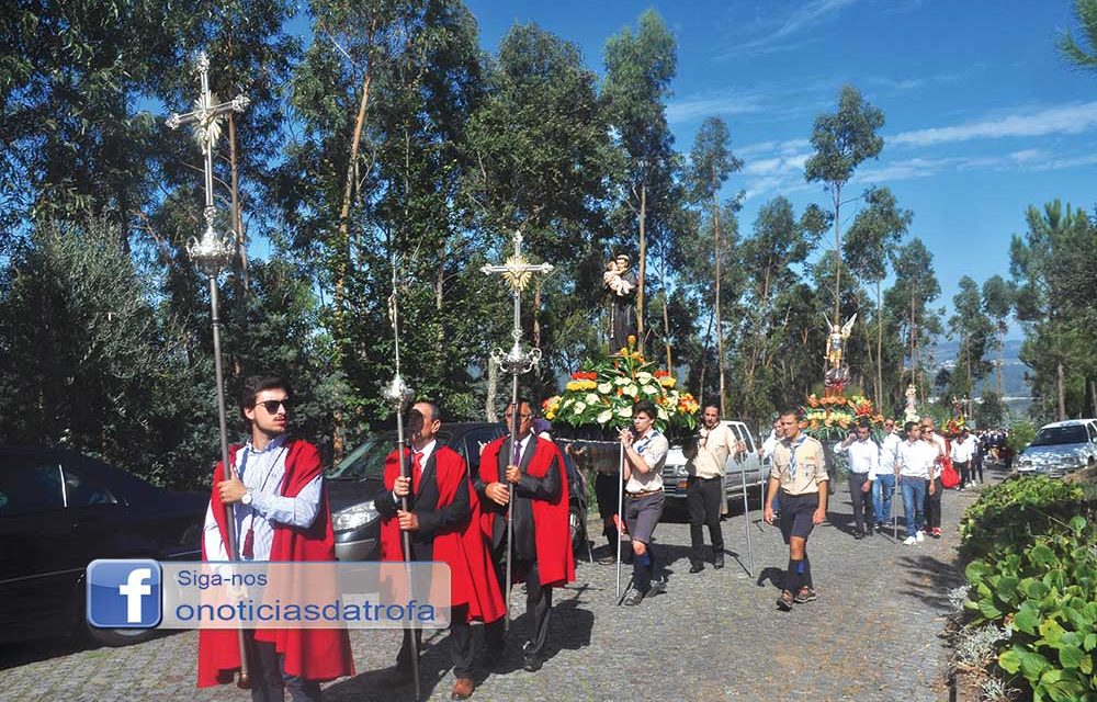 S. Gens e Sra. da Alegria celebrados em Cidai