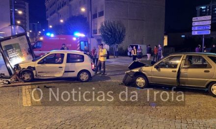 Mulher ferida em colisão