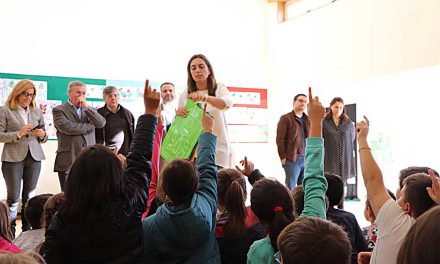Escolas recebem sacos ecológicos e ecopontos