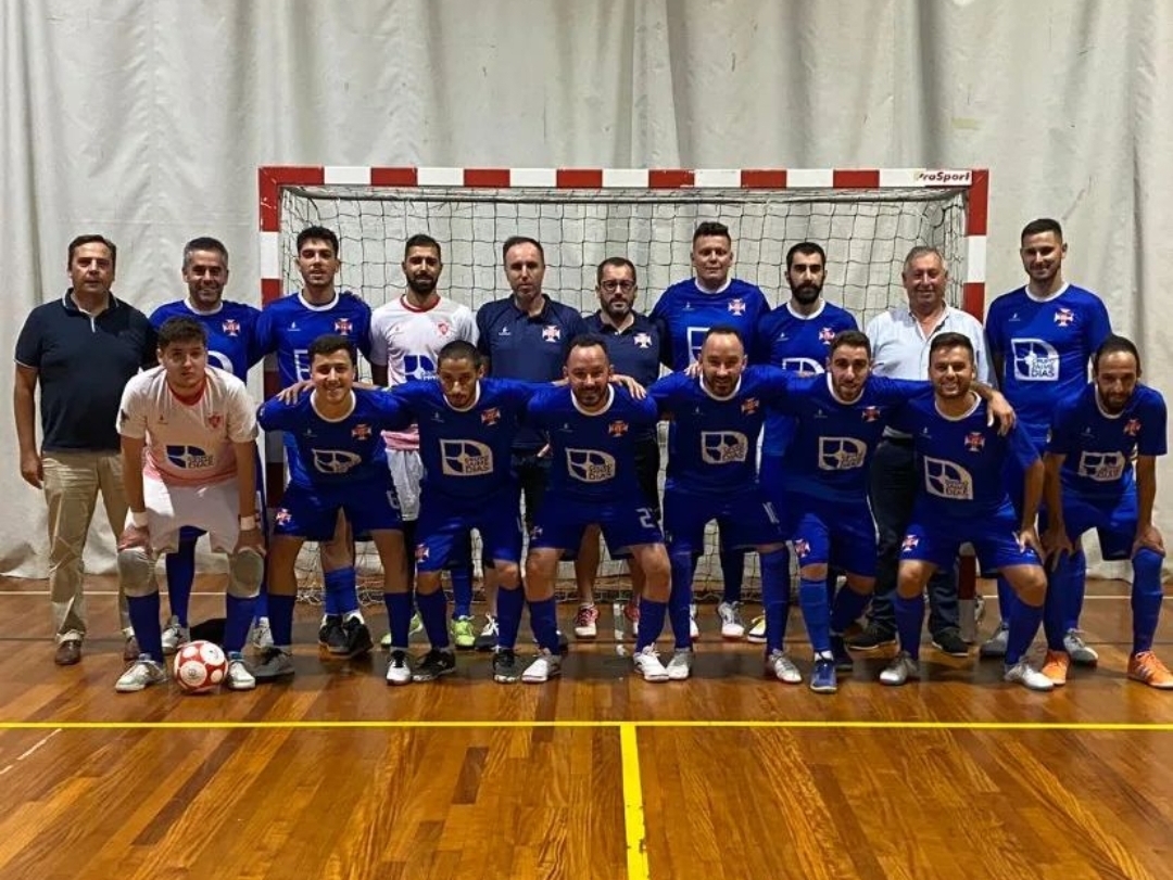 RESTAURADORES AVINTENSES FUTSAL FEMININO: dezembro 2013